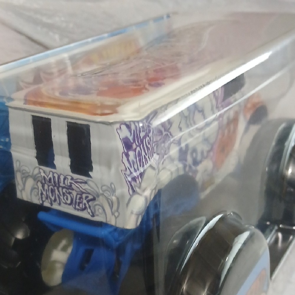 Milk Monster Oversized Monster Truck - White/Blue Hot Wheels - Picture 3 of 7
